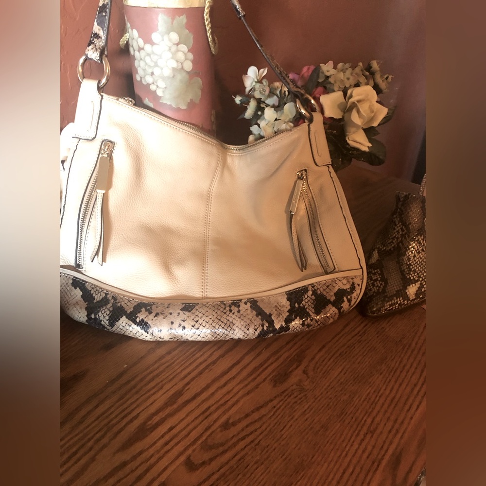 ✨✨REDUCED PRICE✨ B Makowsky Leather Shoulder Bag.